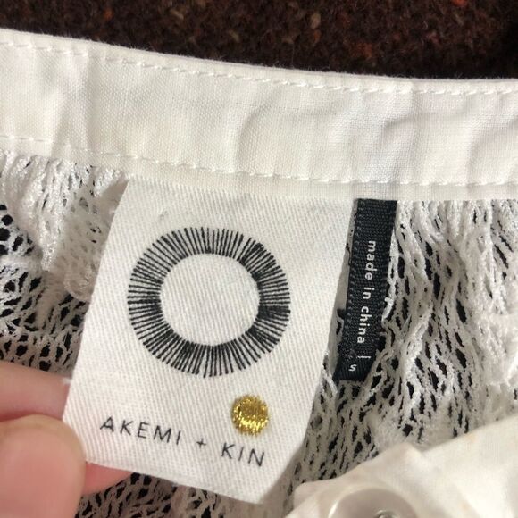 Anthro Akemi + Kin White Star Bell Sleeve Top S - Picture 8 of 11